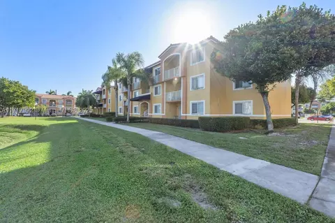 20930 SW 87th Ave #305, Cutler Bay, FL 33189