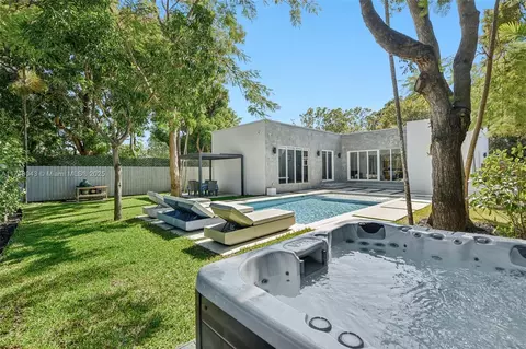 2725 SW 19th St, Miami, FL 33145