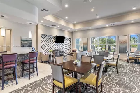 Dining - 4705 Eucalyptus Dr, Hollywood, FL 33021 photo 4 of 4