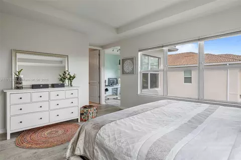 Bedroom - 4705 Eucalyptus Dr, Hollywood, FL 33021 photo 1 of 4