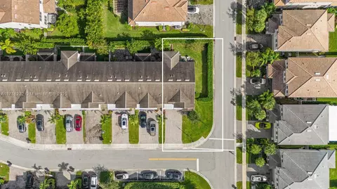 View/Area - 4705 Eucalyptus Dr, Hollywood, FL 33021 photo 8 of 9