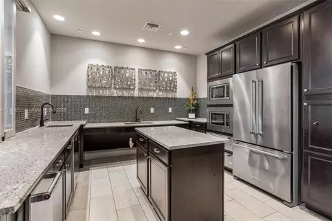 Kitchen - 4705 Eucalyptus Dr, Hollywood, FL 33021 photo 5 of 5