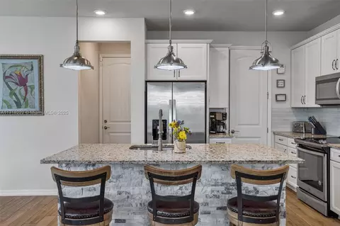 Kitchen - 4705 Eucalyptus Dr, Hollywood, FL 33021 photo 1 of 5