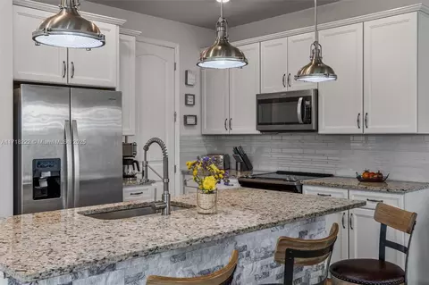 Kitchen - 4705 Eucalyptus Dr, Hollywood, FL 33021 photo 2 of 5