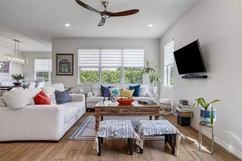 Living - 4705 Eucalyptus Dr, Hollywood, FL 33021 photo 2 of 3