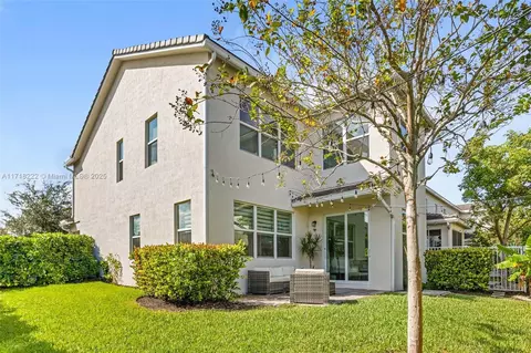 Exterior - 4705 Eucalyptus Dr, Hollywood, FL 33021 photo 3 of 9