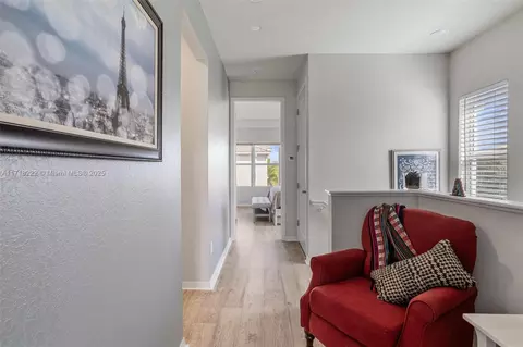 Entry Way - 4705 Eucalyptus Dr, Hollywood, FL 33021 photo 4 of 4