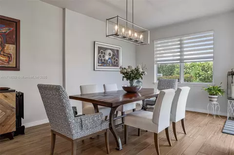 Dining - 4705 Eucalyptus Dr, Hollywood, FL 33021 photo 3 of 4