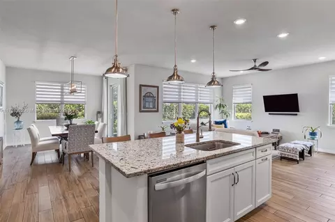 Kitchen - 4705 Eucalyptus Dr, Hollywood, FL 33021 photo 4 of 5