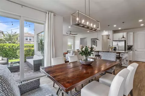 Dining - 4705 Eucalyptus Dr, Hollywood, FL 33021 photo 2 of 4