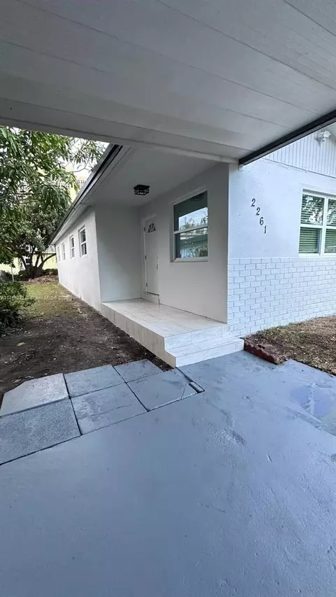 2261 NW 51st Ter, Miami, FL 33142