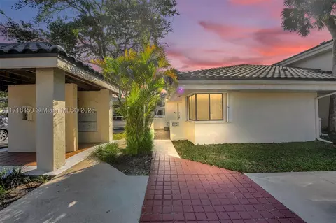 8100 NW 15th Mnr #8100, Plantation, FL 33322