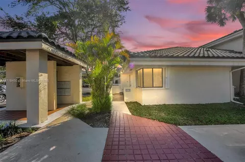 8100 NW 15th Mnr #8100, Plantation, FL 33322