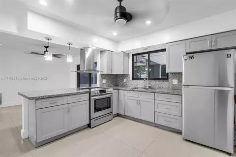 6960 SW 8th St, Pembroke Pines, FL 33023