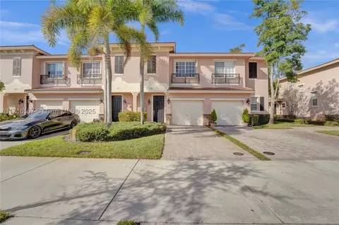 225 Las Brisas Cir, Sunrise, FL 33326