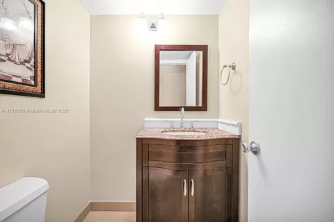Bath - 915 W 80th Pl, Hialeah, FL 33014 photo 1 of 6