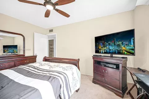 Bedroom - 915 W 80th Pl, Hialeah, FL 33014 photo 6 of 7