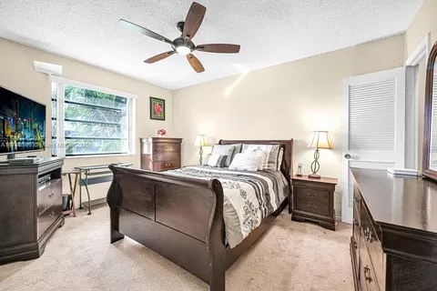 Bedroom - 915 W 80th Pl, Hialeah, FL 33014 photo 4 of 7