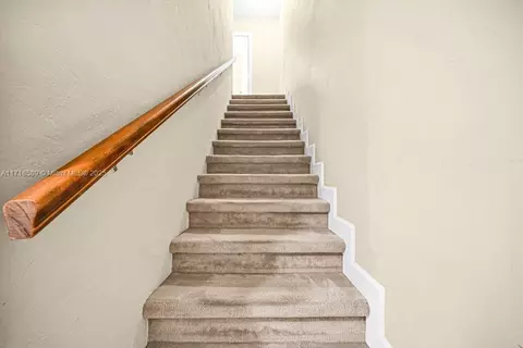 Entry Way - 915 W 80th Pl, Hialeah, FL 33014 photo 2 of 4