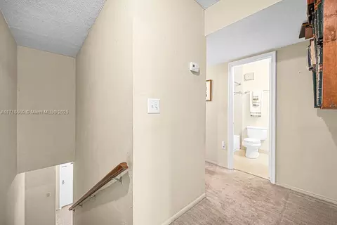 Entry Way - 915 W 80th Pl, Hialeah, FL 33014 photo 4 of 4