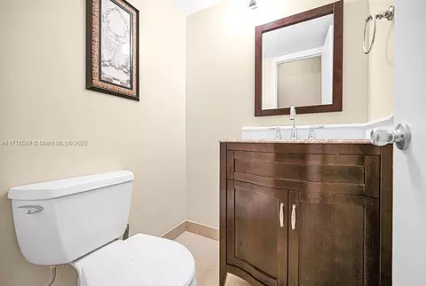 Bath - 915 W 80th Pl, Hialeah, FL 33014 photo 2 of 6