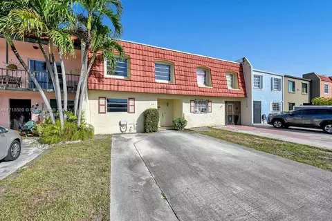 915 W 80th Pl, Hialeah, FL 33014