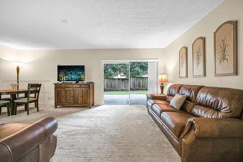 Living - 915 W 80th Pl, Hialeah, FL 33014 photo 1 of 3