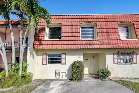 Other - 915 W 80th Pl, Hialeah, FL 33014 photo 2 of 8