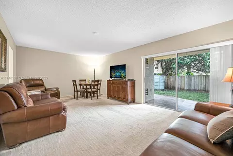 Living - 915 W 80th Pl, Hialeah, FL 33014 photo 2 of 3