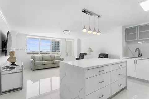 7135 Collins Ave #624, Miami Beach, FL 33141