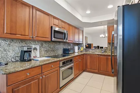 7530 SW 102nd St #303, Pinecrest, FL 33156