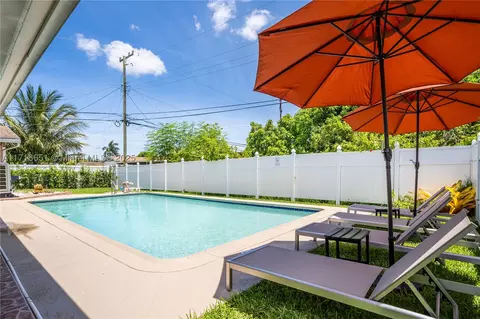 310 NW 206th Ter, Miami Gardens, FL 33169