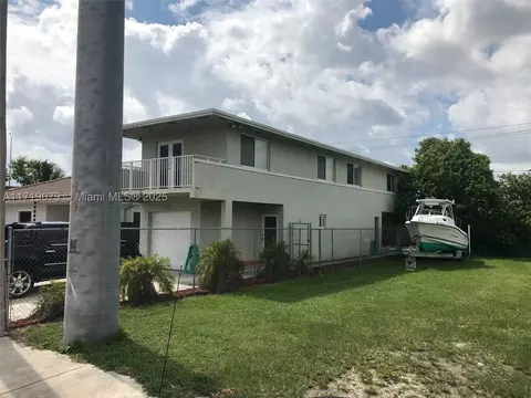 2250 W 5th Way, Hialeah, FL 33010