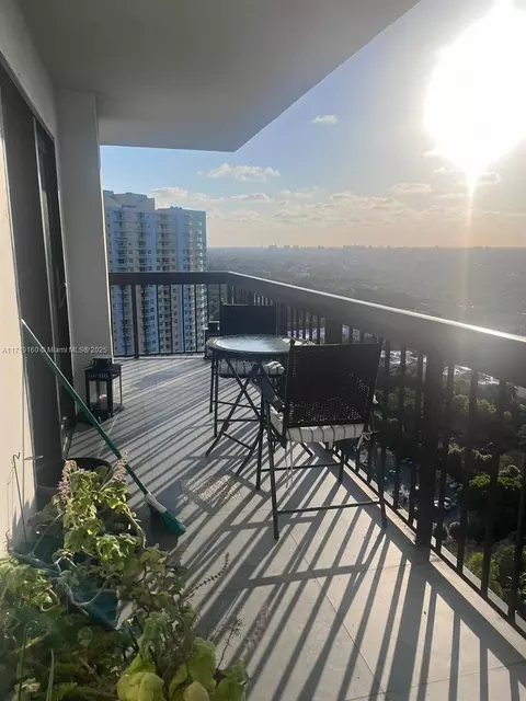 2333 Brickell Ave #2616, Miami, FL 33129