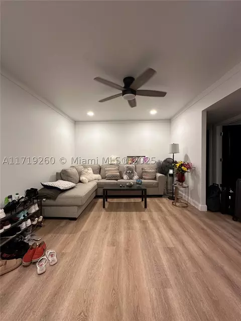 5100 SW 41st St #328, Pembroke Park, FL 33023