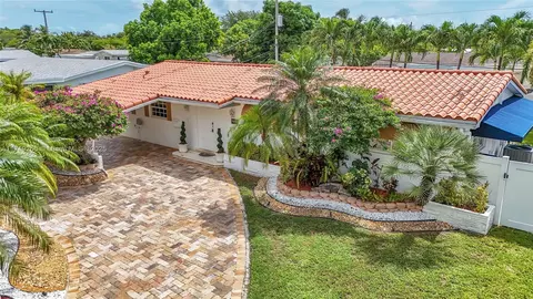 17805 NE 9th Pl, North Miami Beach, FL 33162