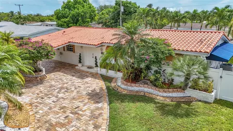 17805 NE 9th Pl, North Miami Beach, FL 33162