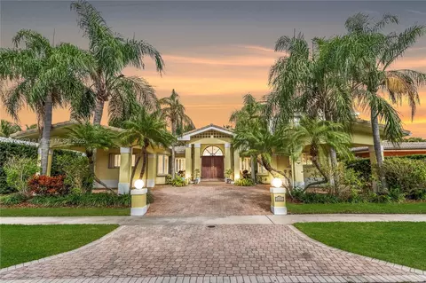 2075 Arch Creek Dr, North Miami, FL 33181