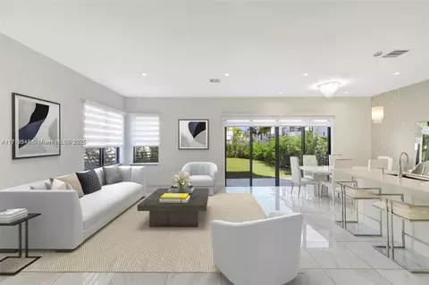 8261 NW 48th Ter, Doral, FL 33166