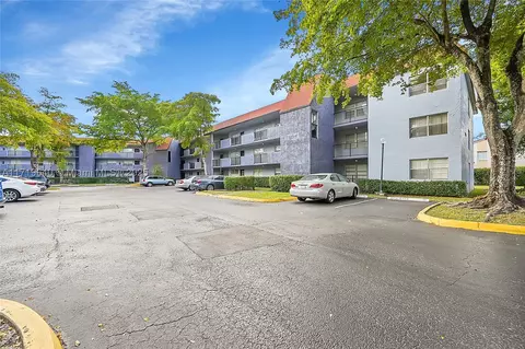 8450 Lagos De Campo Blvd #304, Tamarac, FL 33321