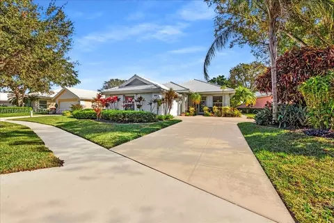 8697 Doverbrook Dr, Palm Beach Gardens, FL 33410