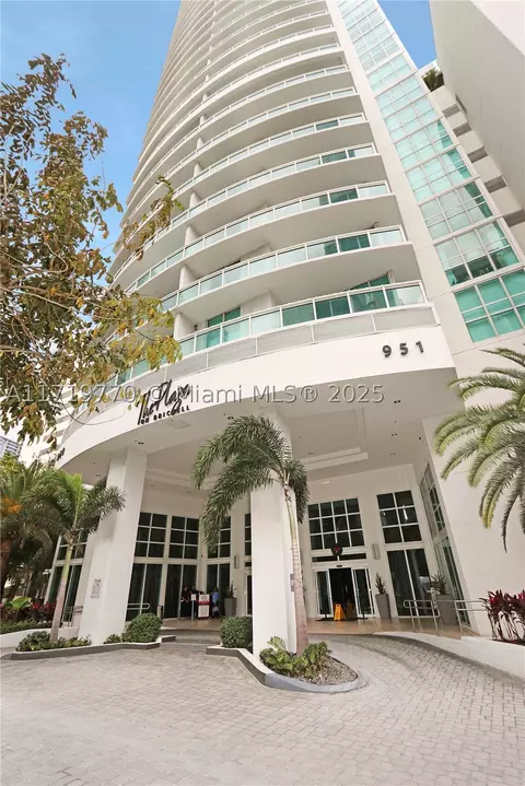 951 Brickell Ave #1406, Miami, FL 33131