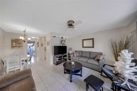 15610 NE 6th Ave #8D, Miami, FL 33162