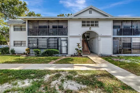 18875 NW 62nd Ave #103, Hialeah, FL 33015