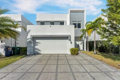 10373 NW 68th Ter, Doral, FL 33178