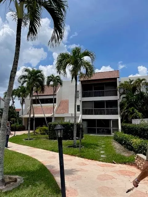 301 Racquet Club Rd #201, Weston, FL 33326
