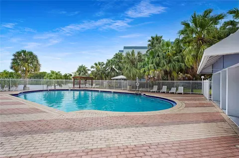 9365 Fontainebleau Blvd #E207, Miami, FL 33172