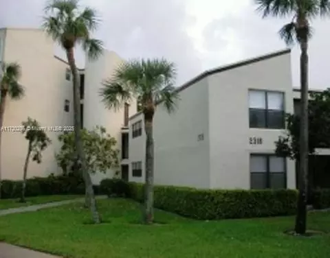 2318 S Cypress Bend Dr #125, Pompano Beach, FL 33069