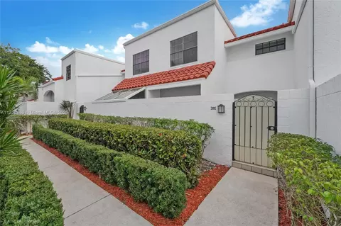 20936 Bay Ct #322-2, Aventura, FL 33180