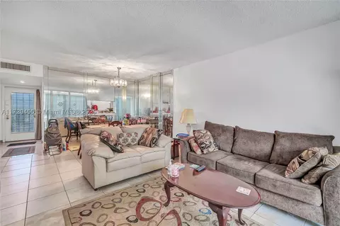 3070 NW 48th Ter #310, Lauderdale Lakes, FL 33313